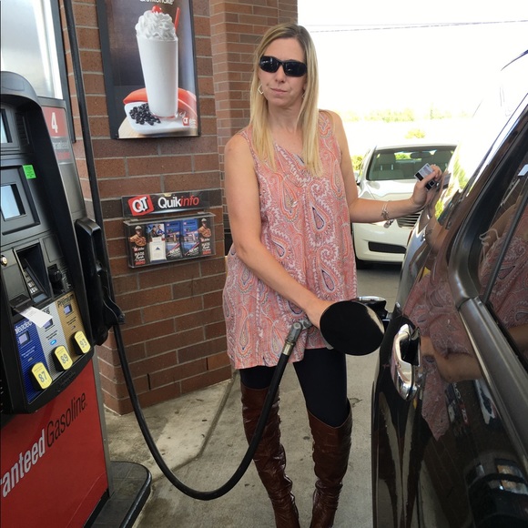 Meet your Poshers Dave and Linda - Picture 9 of 11